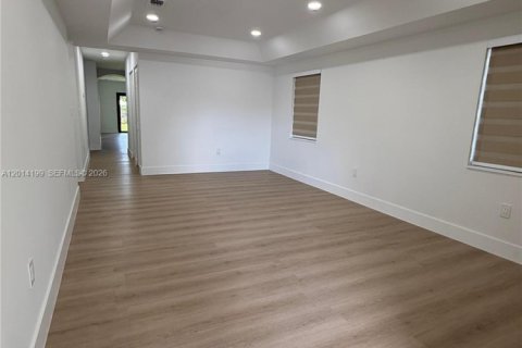 House in Miami, Florida 3 bedrooms, 134.71 sq.m. № 2076511 - photo 10