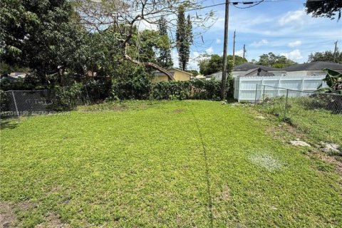House in Miami, Florida 3 bedrooms, 134.71 sq.m. № 2076511 - photo 24