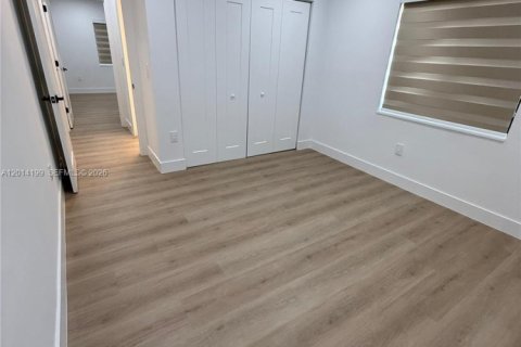 House in Miami, Florida 3 bedrooms, 134.71 sq.m. № 2076511 - photo 11