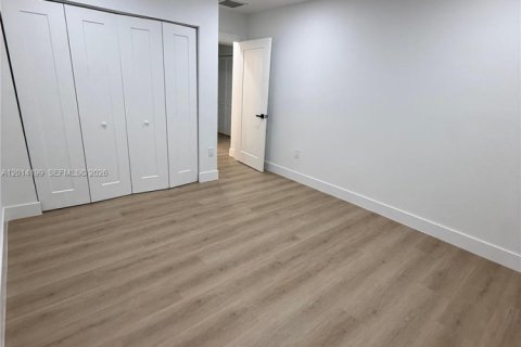 House in Miami, Florida 3 bedrooms, 134.71 sq.m. № 2076511 - photo 12