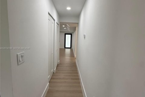 House in Miami, Florida 3 bedrooms, 134.71 sq.m. № 2076511 - photo 15