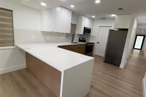House in Miami, Florida 3 bedrooms, 134.71 sq.m. № 2076511 - photo 4