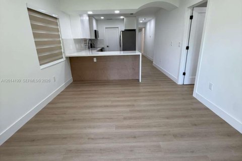 House in Miami, Florida 3 bedrooms, 134.71 sq.m. № 2076511 - photo 23