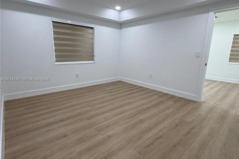 House in Miami, Florida 3 bedrooms, 134.71 sq.m. № 2076511 - photo 16