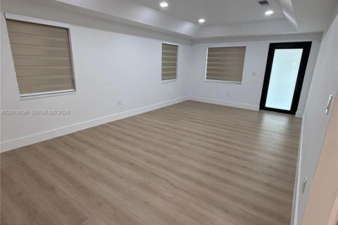 House in Miami, Florida 3 bedrooms, 134.71 sq.m. № 2076511 - photo 2