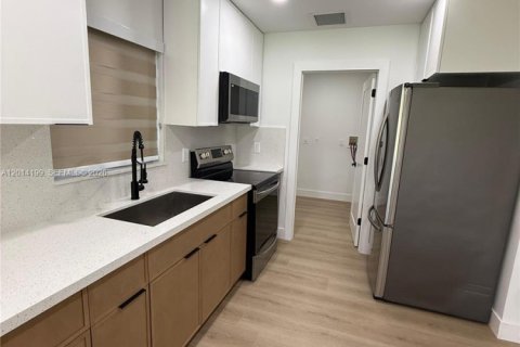House in Miami, Florida 3 bedrooms, 134.71 sq.m. № 2076511 - photo 8
