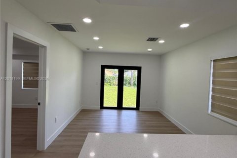 House in Miami, Florida 3 bedrooms, 134.71 sq.m. № 2076511 - photo 3