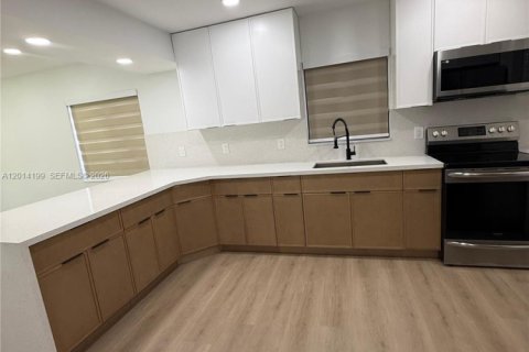 House in Miami, Florida 3 bedrooms, 134.71 sq.m. № 2076511 - photo 7