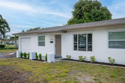 House in Lauderdale Lakes, Florida 4 bedrooms, 151.43 sq.m. № 1741376 - photo 5