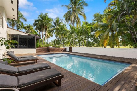 Villa ou maison à vendre à Hialeah, Floride: 4 chambres, 337.51 m2 № 1970112 - photo 4