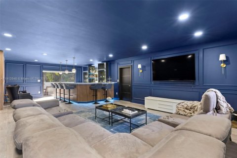 Villa ou maison à vendre à Hialeah, Floride: 4 chambres, 337.51 m2 № 1970112 - photo 6