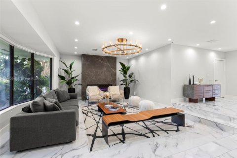 Villa ou maison à vendre à Hialeah, Floride: 4 chambres, 337.51 m2 № 1970112 - photo 18