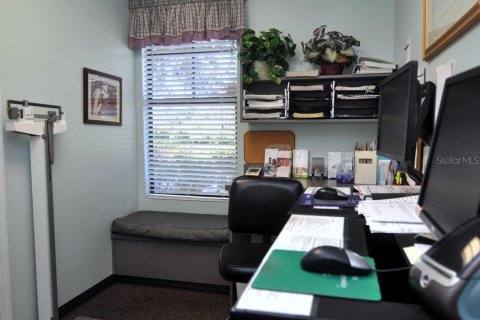 Propiedad comercial en alquiler en New Port Richey, Florida, 229.47 m2 № 1885949 - foto 14