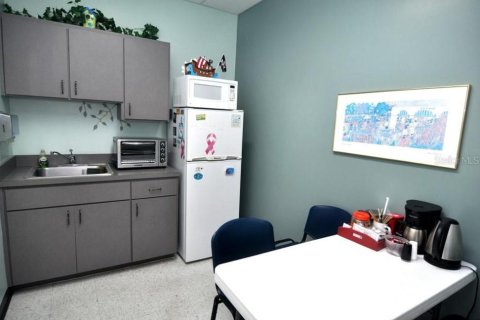 Propiedad comercial en alquiler en New Port Richey, Florida, 229.47 m2 № 1885949 - foto 7