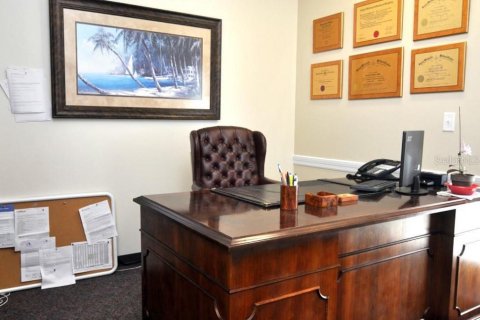 Propiedad comercial en alquiler en New Port Richey, Florida, 229.47 m2 № 1885949 - foto 6