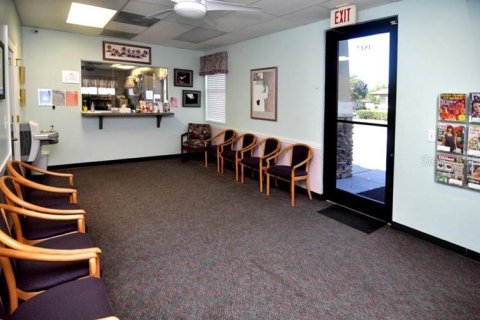 Propiedad comercial en alquiler en New Port Richey, Florida, 229.47 m2 № 1885949 - foto 3