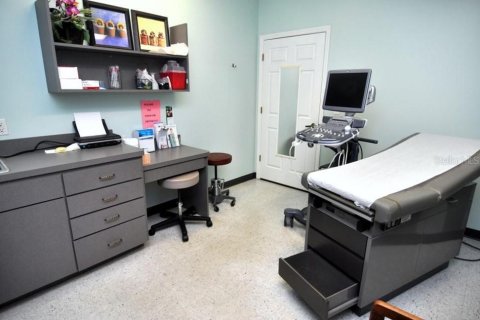 Propiedad comercial en alquiler en New Port Richey, Florida, 229.47 m2 № 1885949 - foto 8