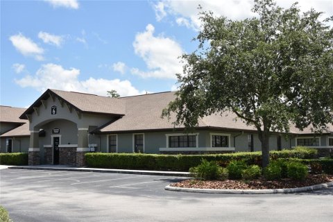 Propiedad comercial en alquiler en New Port Richey, Florida, 229.47 m2 № 1885949 - foto 2