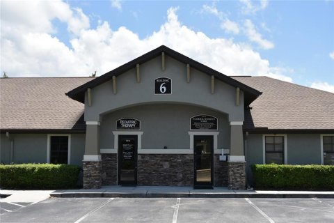 Propiedad comercial en alquiler en New Port Richey, Florida, 229.47 m2 № 1885949 - foto 1