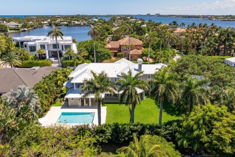 House in Manalapan, Florida 5 bedrooms, 541.06 sq.m. № 1207883 - photo 1