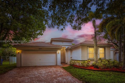 House in Miramar, Florida 4 bedrooms, 172.71 sq.m. № 2368599