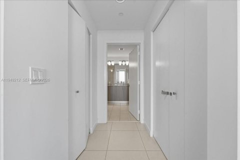 Copropriété à louer à Doral, Floride: 2 chambres, 95.88 m2 № 2153021 - photo 8