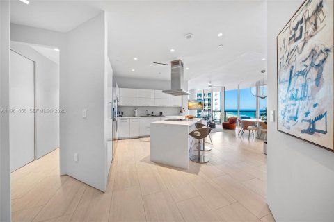 Condominio en venta en Miami Beach, Florida, 4 dormitorios, 345.32 m2 № 2024620 - foto 11