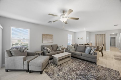 House in San Antonio, Florida 2 bedrooms, 149.94 sq.m. № 2155709 - photo 8