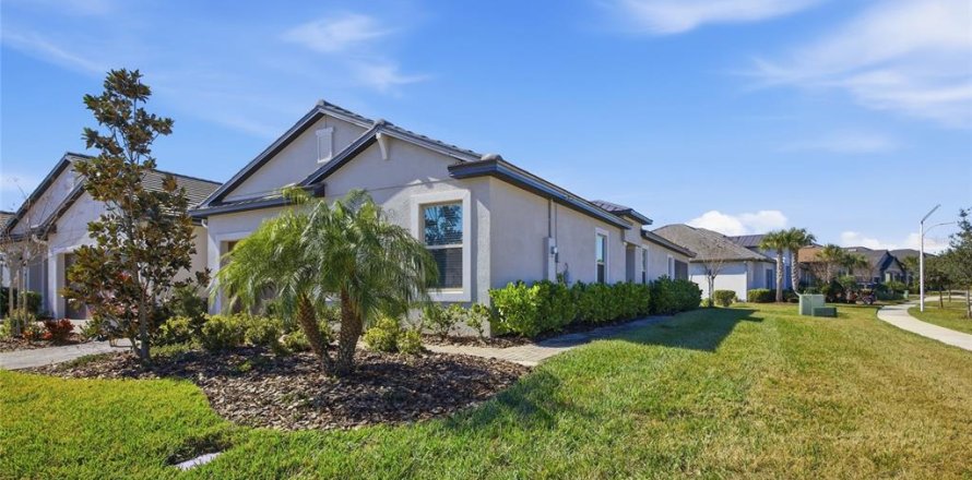 House in San Antonio, Florida 2 bedrooms, 149.94 sq.m. № 2155709