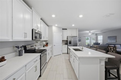 House in San Antonio, Florida 2 bedrooms, 149.94 sq.m. № 2155709 - photo 12