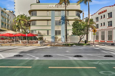 Condo in Miami Beach, Florida, 1 bedroom  № 1691240 - photo 2