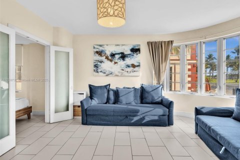 Condo in Miami Beach, Florida, 1 bedroom  № 1691240 - photo 5
