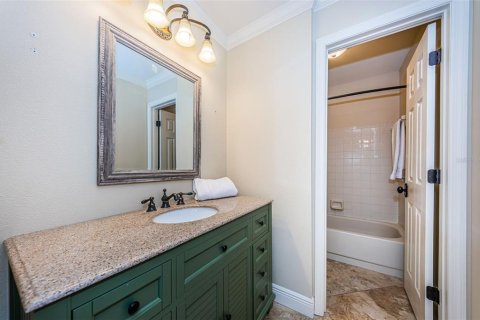 Condo in Saint Petersburg, Florida, 3 bedrooms № 1909091 - photo 16
