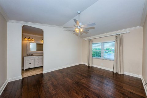 Condo in Saint Petersburg, Florida, 3 bedrooms № 1909091 - photo 12