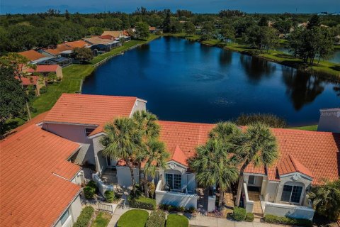 Condo in Saint Petersburg, Florida, 3 bedrooms № 1909091 - photo 1