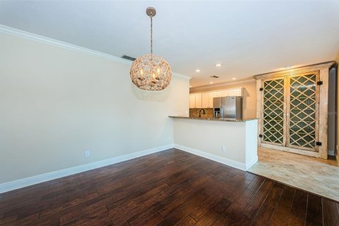 Condo in Saint Petersburg, Florida, 3 bedrooms № 1909091 - photo 9