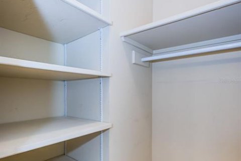 Condo in Saint Petersburg, Florida, 3 bedrooms № 1909091 - photo 17