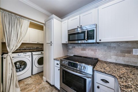 Condo in Saint Petersburg, Florida, 3 bedrooms № 1909091 - photo 5