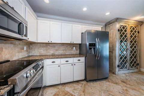 Condo in Saint Petersburg, Florida, 3 bedrooms № 1909091 - photo 4