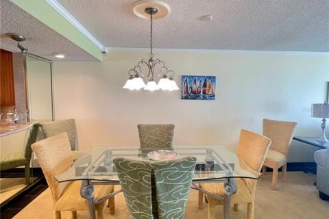 Condo in Belleair Beach, Florida, 2 bedrooms  № 1912226 - photo 14