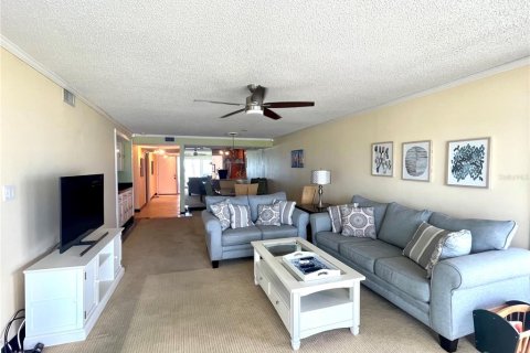 Condo in Belleair Beach, Florida, 2 bedrooms  № 1912226 - photo 12