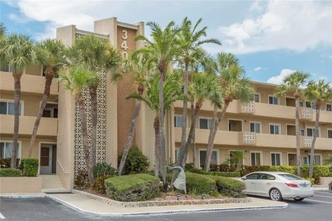 Condo in Belleair Beach, Florida, 2 bedrooms  № 1912226 - photo 2