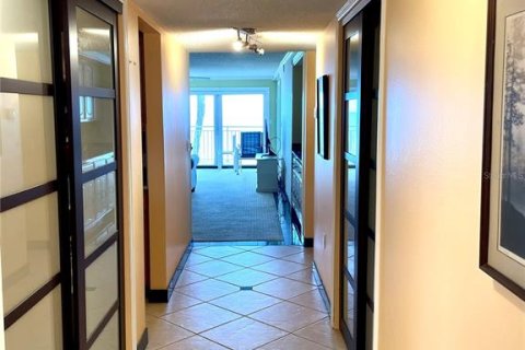Condo in Belleair Beach, Florida, 2 bedrooms  № 1912226 - photo 8