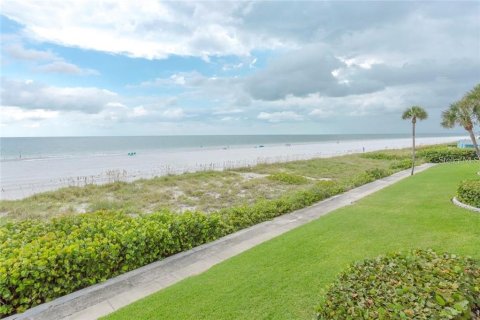 Condo in Belleair Beach, Florida, 2 bedrooms  № 1912226 - photo 5