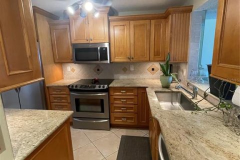 Condo in Belleair Beach, Florida, 2 bedrooms  № 1912226 - photo 11