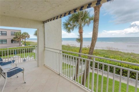 Condo in Belleair Beach, Florida, 2 bedrooms  № 1912226 - photo 1