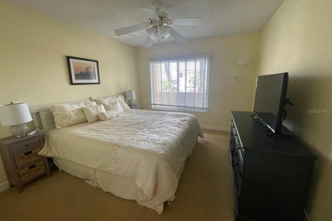 Condo in Belleair Beach, Florida, 2 bedrooms  № 1912226 - photo 20