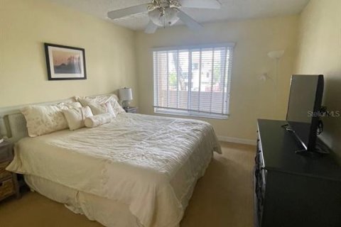 Condo in Belleair Beach, Florida, 2 bedrooms  № 1912226 - photo 19