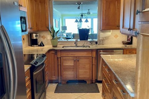 Condo in Belleair Beach, Florida, 2 bedrooms  № 1912226 - photo 10