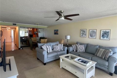 Condo in Belleair Beach, Florida, 2 bedrooms  № 1912226 - photo 13